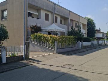 Villetta a schiera in vendita di 242 m² in Via Don ì Zilioli, 12