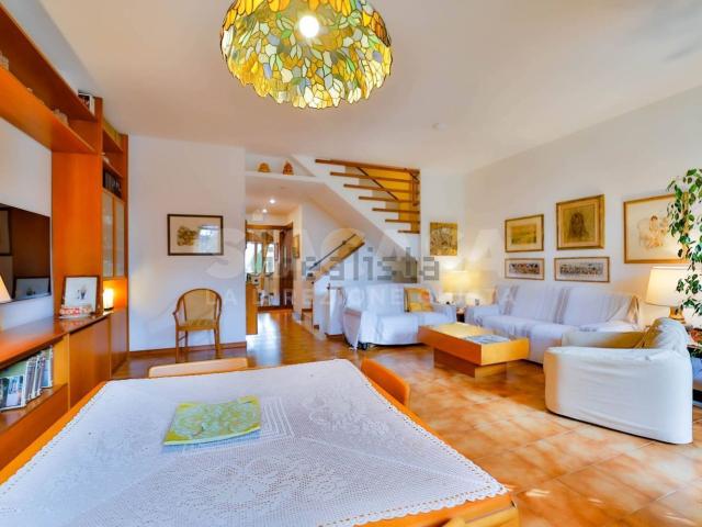 Villetta a schiera in vendita di 244 m² in Via A. Murri, 14