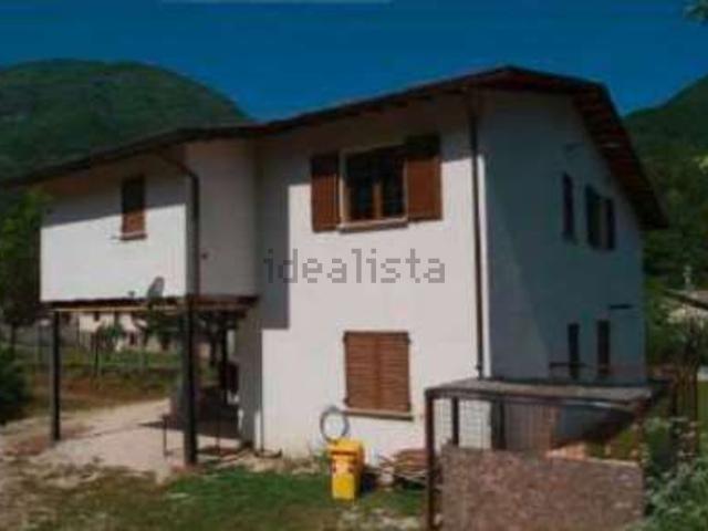 Villetta a schiera in vendita di 244 m² in Frazione Serradica
