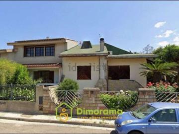 Villetta a schiera in vendita di 245 m² in Via G. Pintor, 2