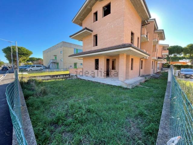 Villetta a schiera in vendita di 245 m² in Via Guidarelli