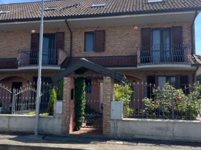 Villetta a schiera in vendita di 245 m² in Via Del Mulino