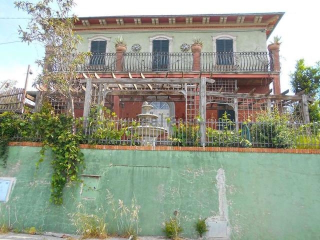 Villetta a schiera in vendita di 245 m² in Via Senese, 12