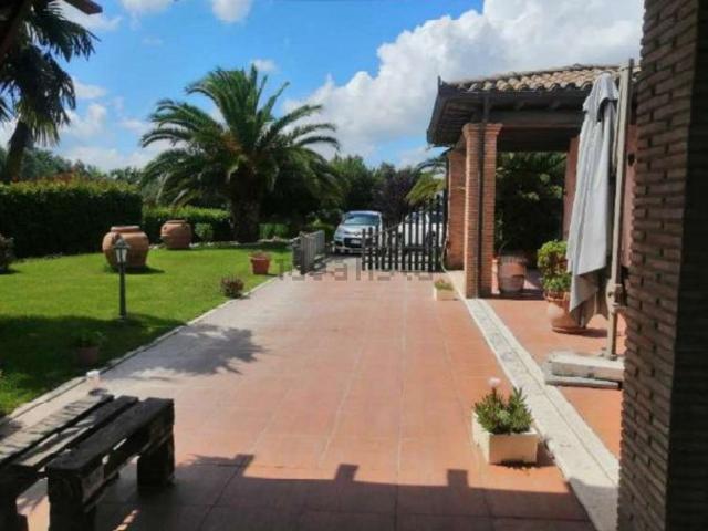 Villetta a schiera in vendita di 246 m² in Strada Caprini