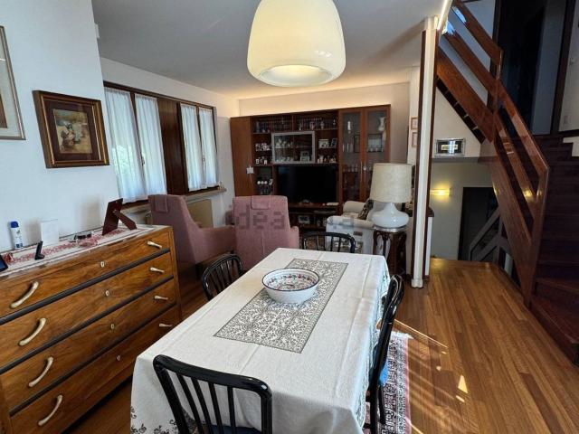 Villetta a schiera in vendita di 247 m² in Via Adolfo Vital