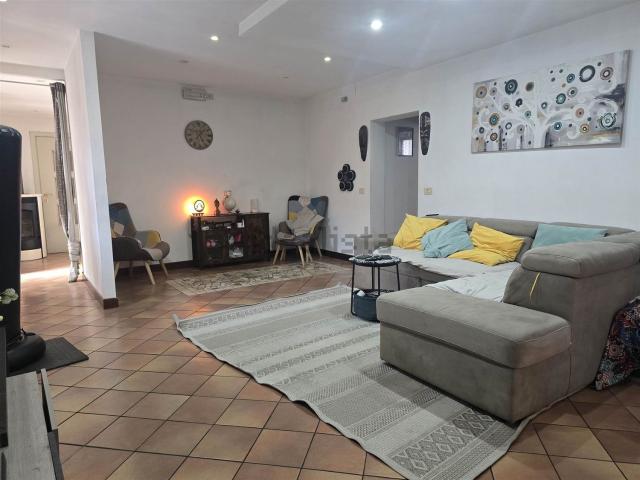 Villetta a schiera in vendita di 250 m² in Via 4 Novembre