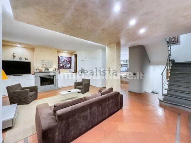 Villetta a schiera in vendita di 250 m² in Via Cellini