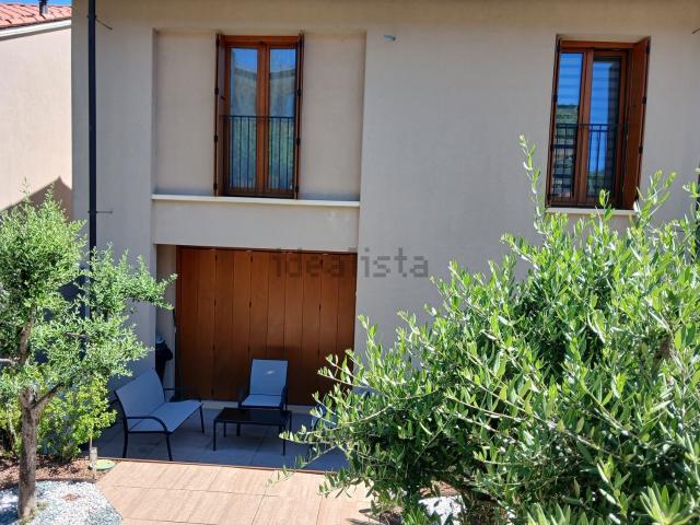 Villetta bifamiliare in vendita di 250 m² in Via Circonvallazione