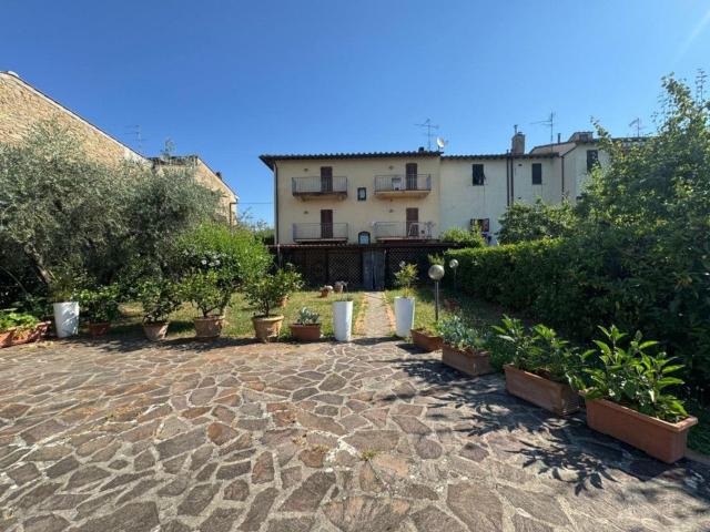 Villetta a schiera in vendita di 250 m² in Via A. Gramsci, 10