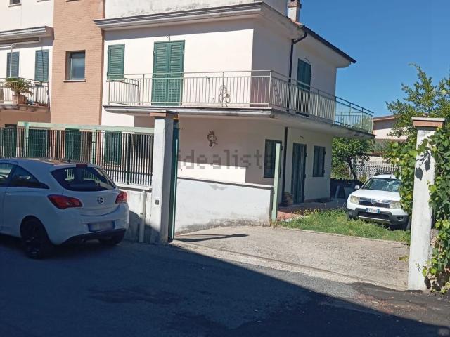 Villetta a schiera in vendita di 250 m² in Via Alto Adige