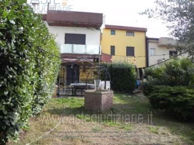 Villetta a schiera in vendita di 250 m² in Via delle Querce, 20