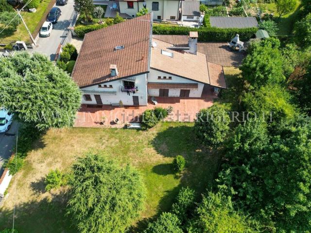 Villetta a schiera in vendita di 250 m² in Via Europa, 3