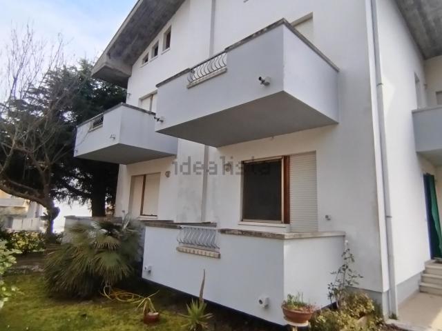 Villetta a schiera in vendita di 250 m² in Via Firenze, 5