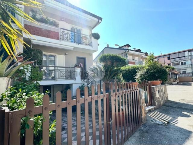 Villetta a schiera in vendita di 250 m² in Via Orazio, 49