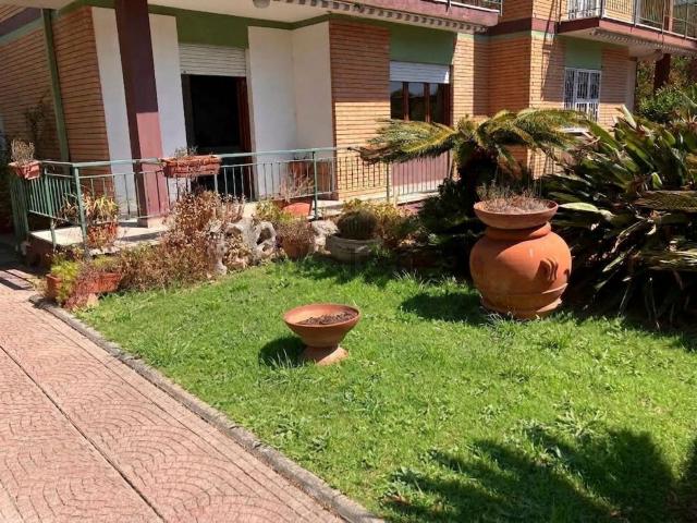 Villetta a schiera in vendita di 250 m² in Via Lazio