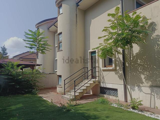 Villetta a schiera in vendita di 250 m² in Via Luigi Intorcia