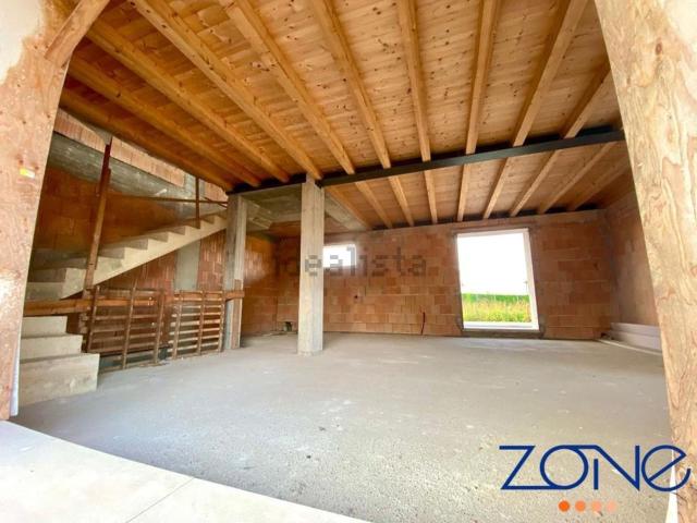 Villetta a schiera in vendita di 250 m² in Via Montebelluna di Salvarosa, 81
