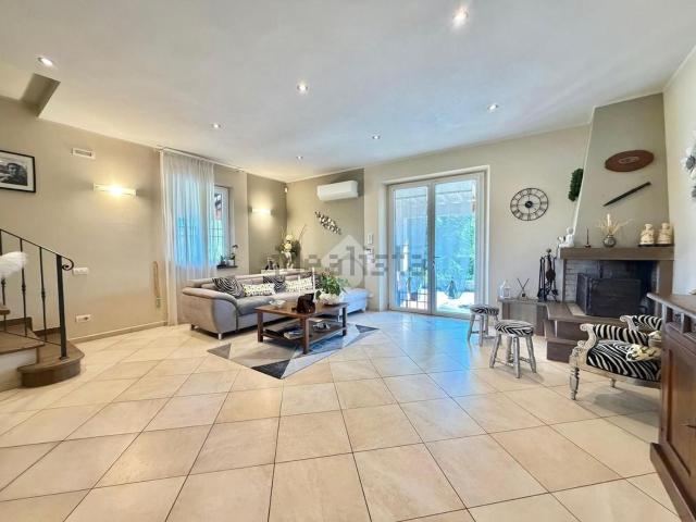 Villetta a schiera in vendita di 250 m² in Via Nuova, 102