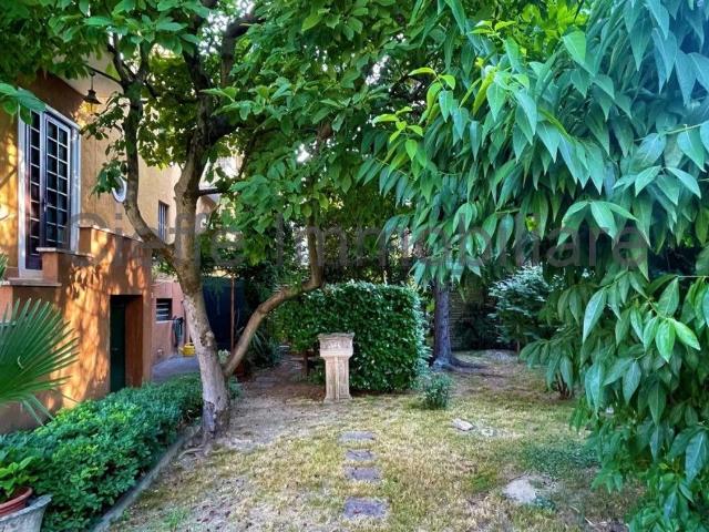 Villetta a schiera in vendita di 250 m² in Via Monte Cimone