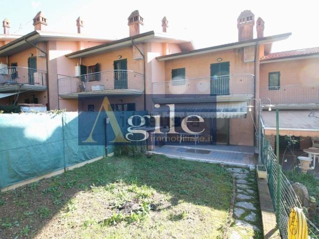 Villetta a schiera in vendita di 250 m² in Via Salaria