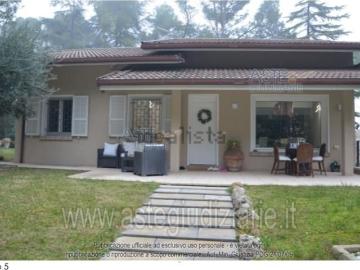 Villetta a schiera in vendita di 250 m² in Via Scacciano, 46