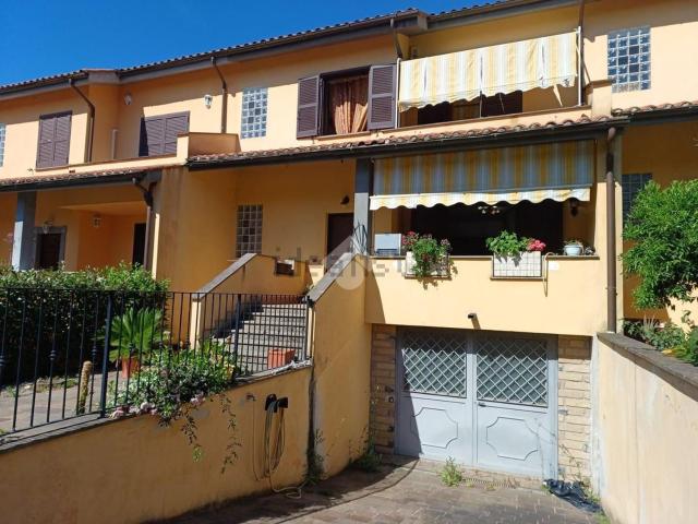 Villetta a schiera in vendita di 250 m² in Via Paris Vittorio, 6