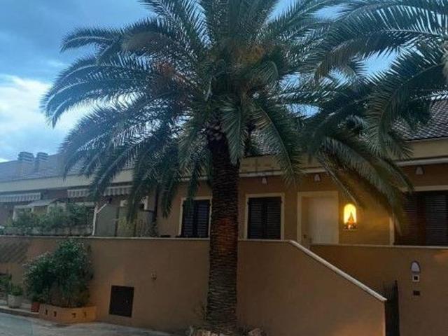 Villetta a schiera in vendita di 250 m² in Via Parma