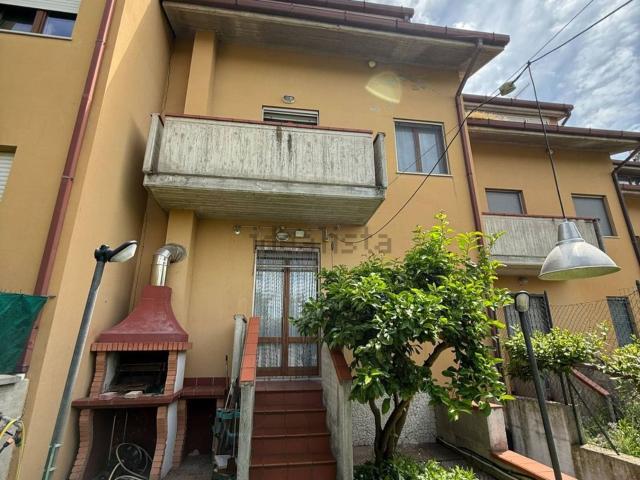 Villetta a schiera in vendita di 250 m² in Via Piero della Francesca