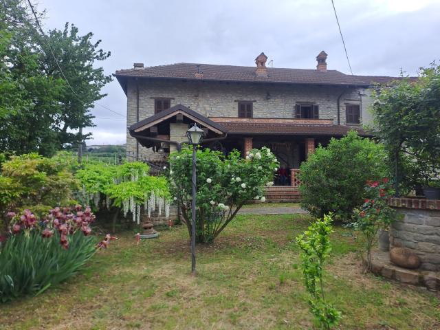 Villetta a schiera in vendita di 250 m² in Via Vesime