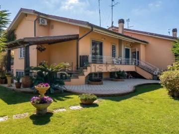 Villetta a schiera in vendita di 250 m² in Viale dei Romagnoli