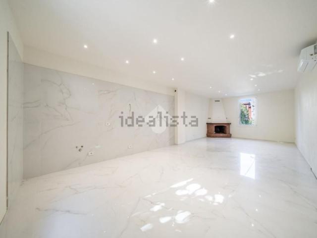 Villetta a schiera in vendita di 250 m² in Viale Marini, 1
