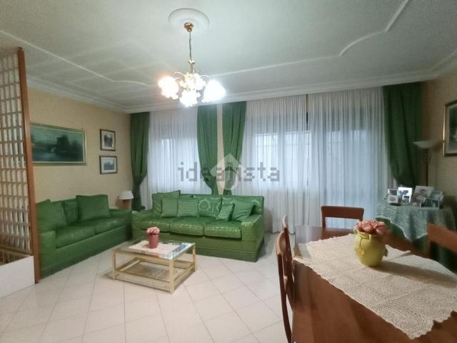Villetta a schiera in vendita di 250 m² in Viale Paolo VI, 114