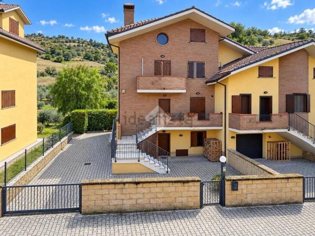 Villetta a schiera in vendita di 250 m² in Contrada Colle Sant&apos Antonio