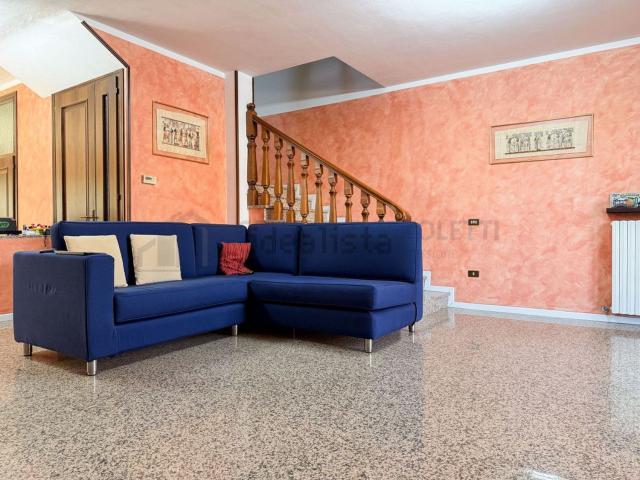 Villetta a schiera in vendita di 251 m² in Via G. Cabrelle