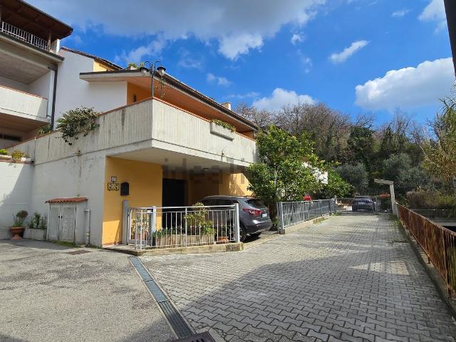 Villetta a schiera in vendita di 251 m² in Via dei Mirti