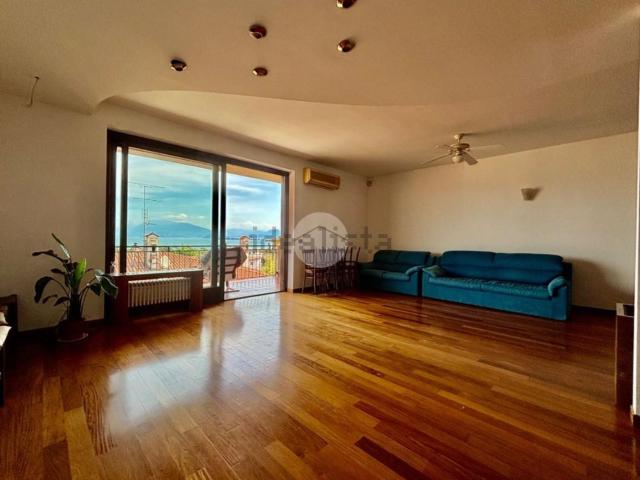 Villetta a schiera in vendita di 252 m² in Via Villa del Sole, 61