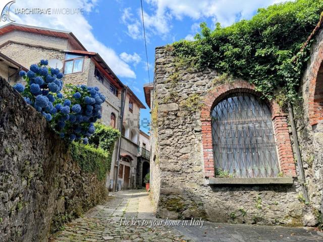 Villetta a schiera in vendita di 255 m² in Via Borgo, 64