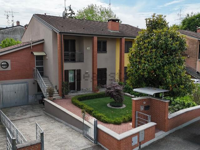 Villetta a schiera in vendita di 255 m² in Via Ugo Fornasari, 11