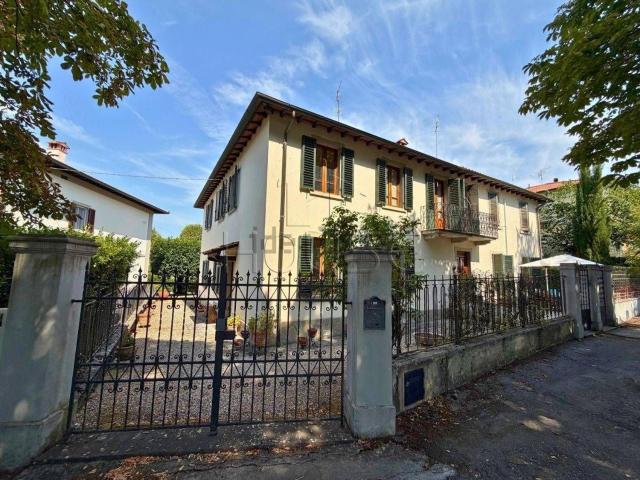 Villetta a schiera in vendita di 255 m² in Viale Eduino Francini