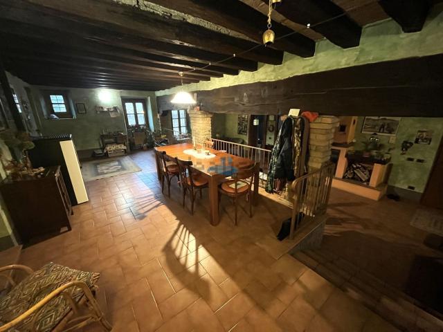 Villetta a schiera in vendita di 255 m² in Strada della Rovinaglia