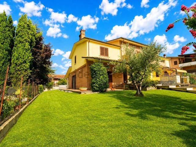 Villetta a schiera in vendita di 256 m² in Via Piana