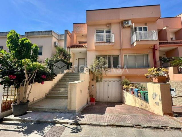 Villetta a schiera in vendita di 256 m² in Contrada Armacá, 96