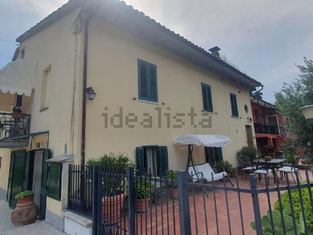 Villetta a schiera in vendita di 256 m² in Località Porta Nuova Sciabbione, 20