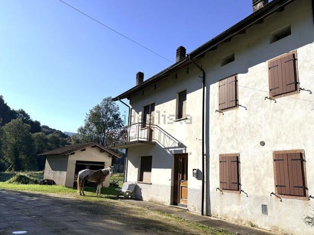 Villetta a schiera in vendita di 258 m² in Via Iginio Lasta, 22