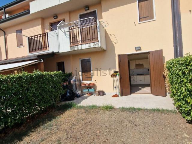 Villetta a schiera in vendita di 205 m² in Via Federico Da Montefeltro