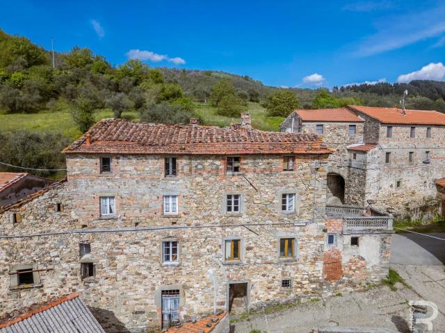 Villetta a schiera in vendita di 260 m² in Via Cariggio