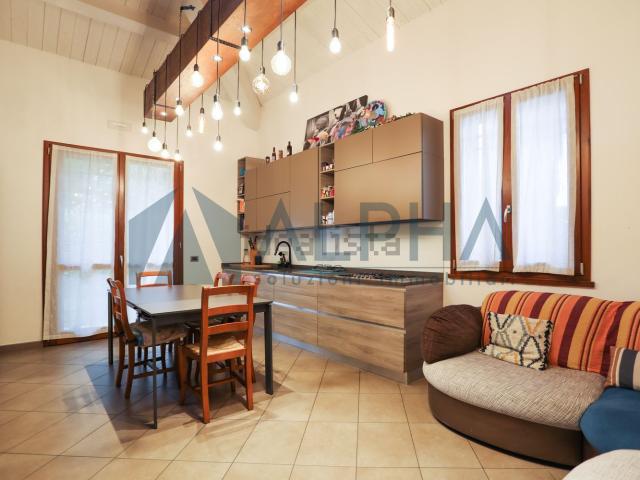 Villetta a schiera in vendita di 260 m² in Via Aldo Dolcini