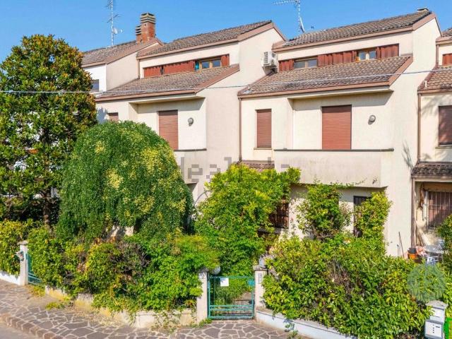 Villetta a schiera in vendita di 260 m² in Via B. Avanzini, 9