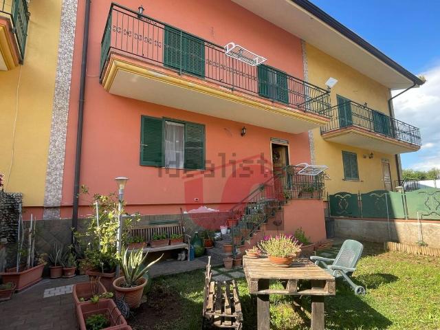 Villetta a schiera in vendita di 260 m² in Via Basso Casale