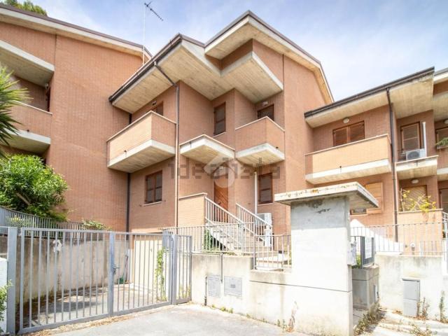 Villetta a schiera in vendita di 260 m² in Via Benedetto Croce, 45